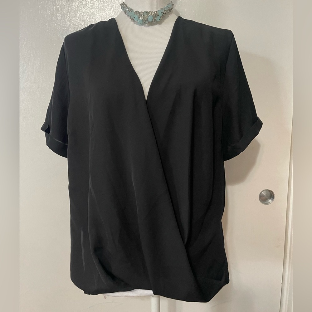 Excellent preowned black Japan short sleeve blouse size L
